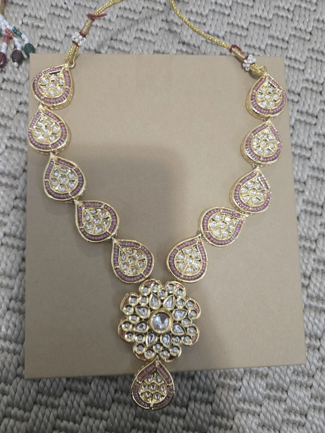 Traditional Kundan Necklace Set with Maang Tikka - photo 3