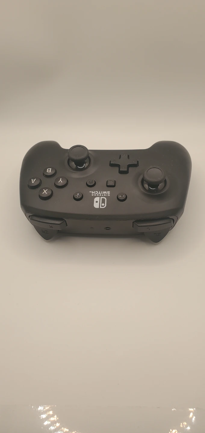 Nintendo Switch Pro Controller - photo 4