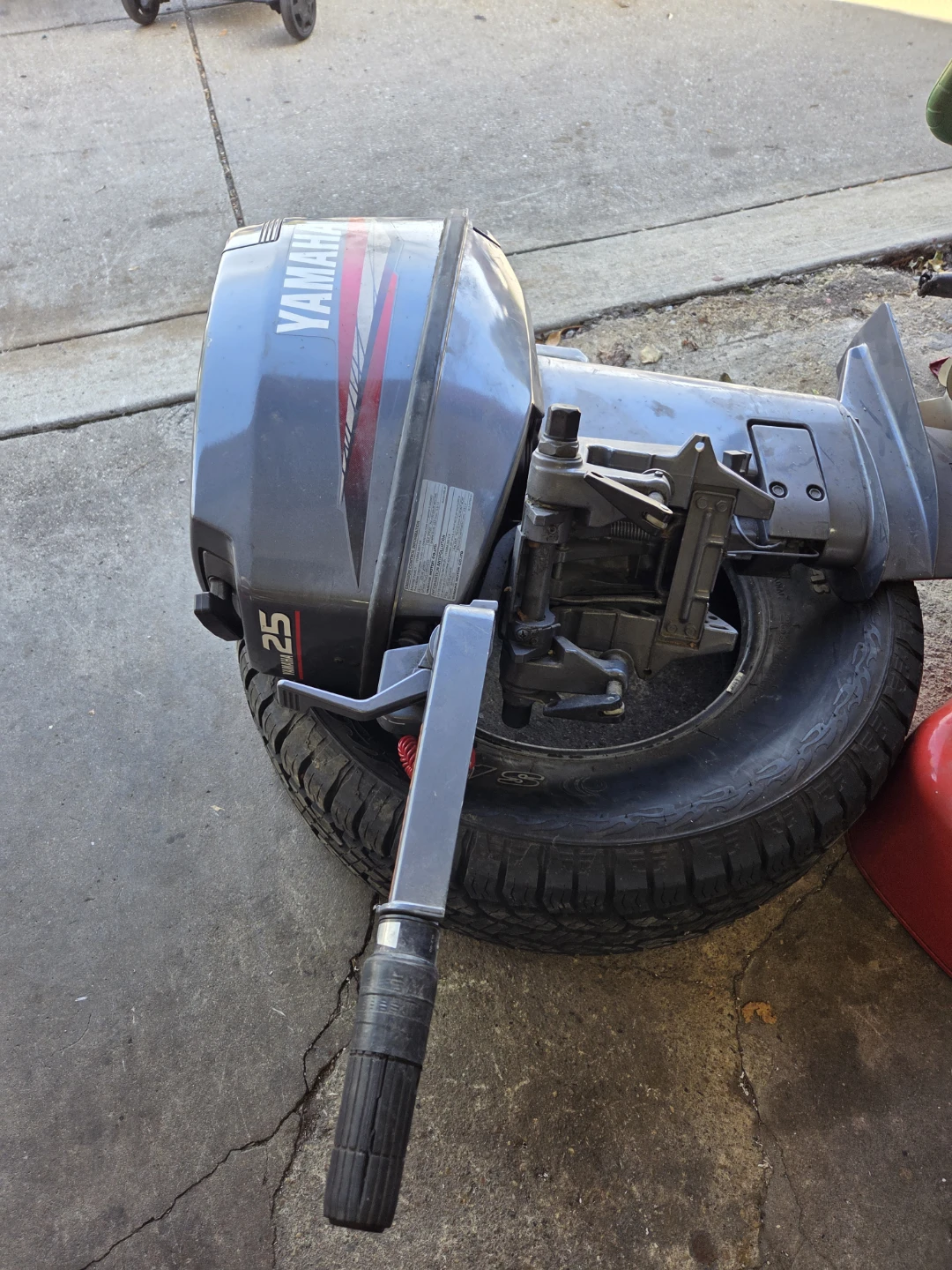 Yamaha 25HP Outboard Motor - photo 4