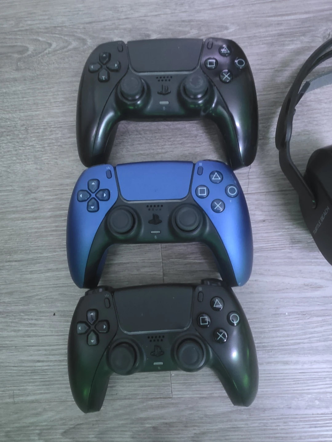 Digital PS5 Slim Bundle - 3 Controllers - photo 4