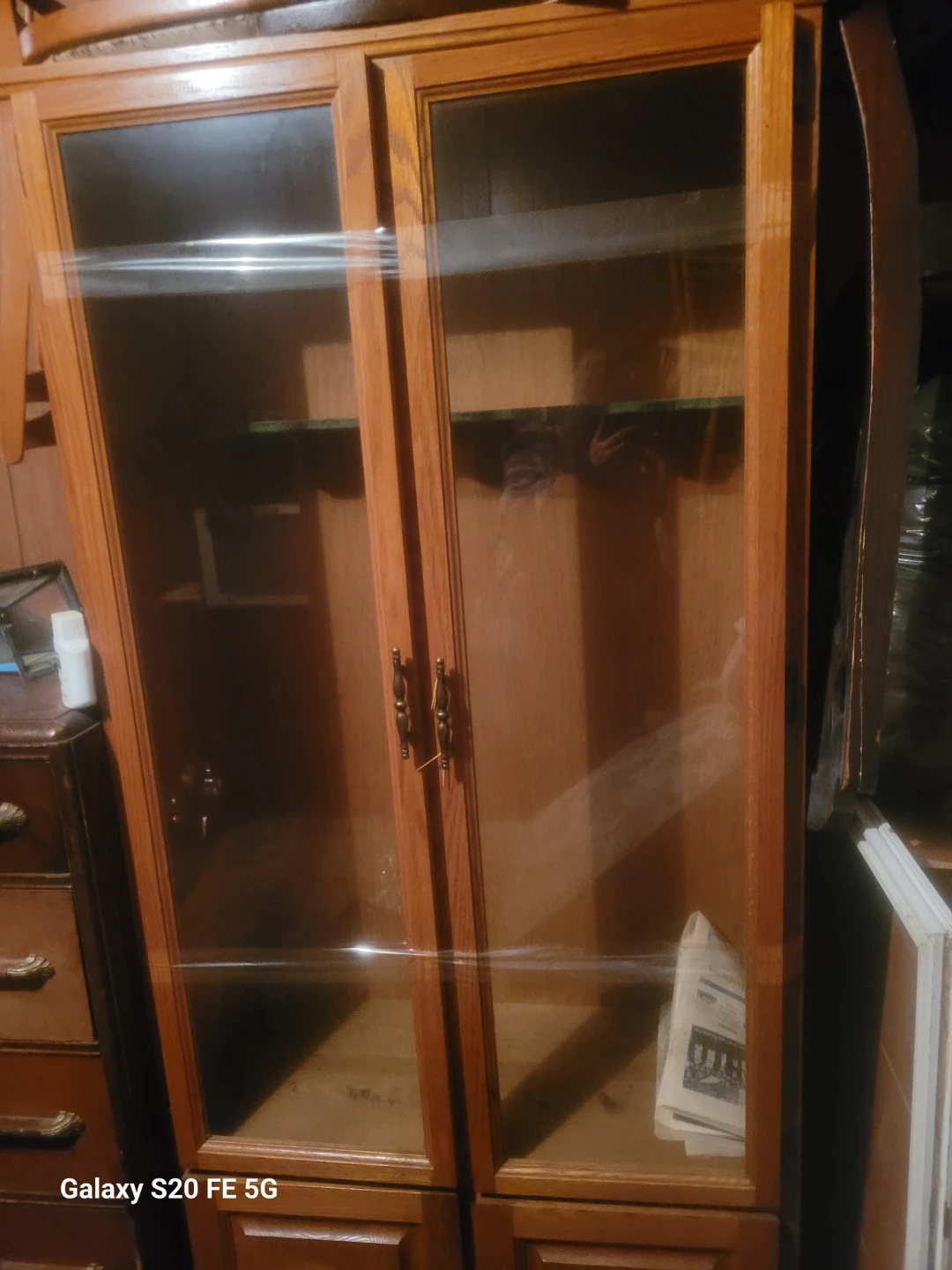 Wooden display cabinet with glass doors - photo 2