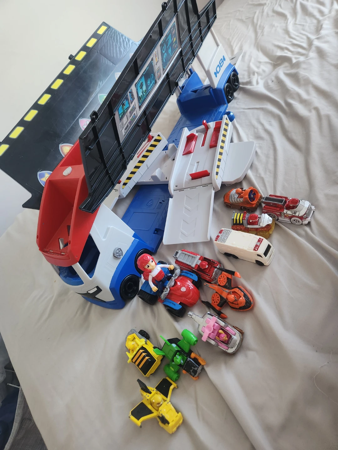 Paw Patrol Paw Patroller Vehicle and Toy Figures