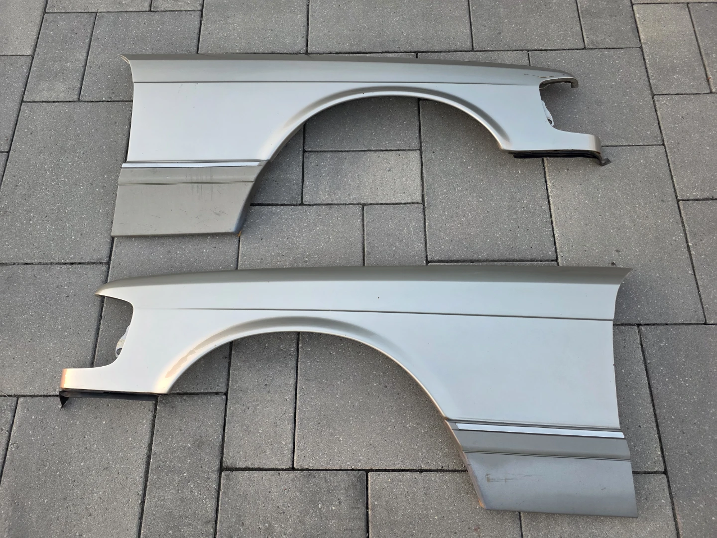 Mercedes-Benz w126 560SEL front fenders