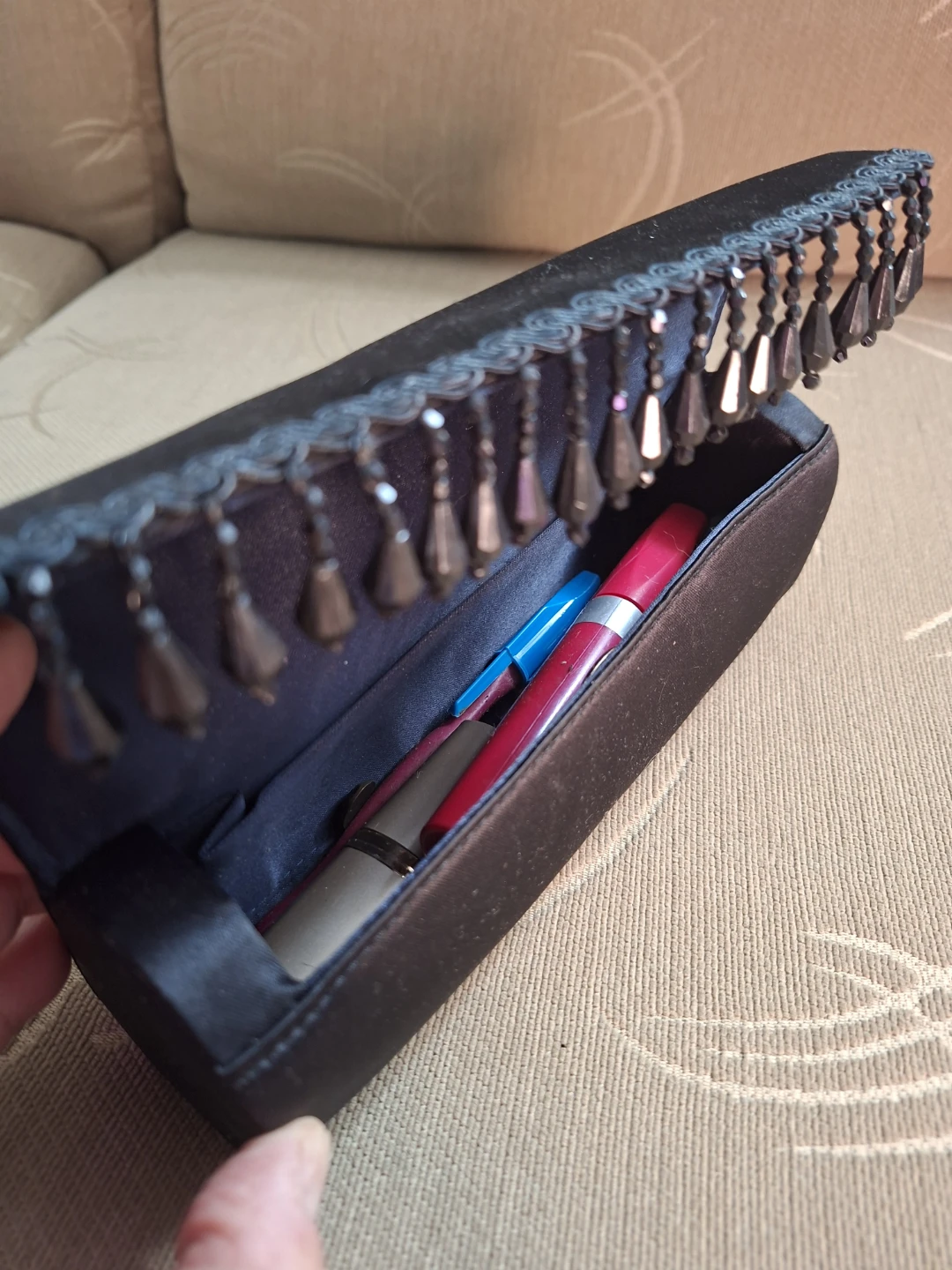 Black satin beaded  cosmetic case - photo 4