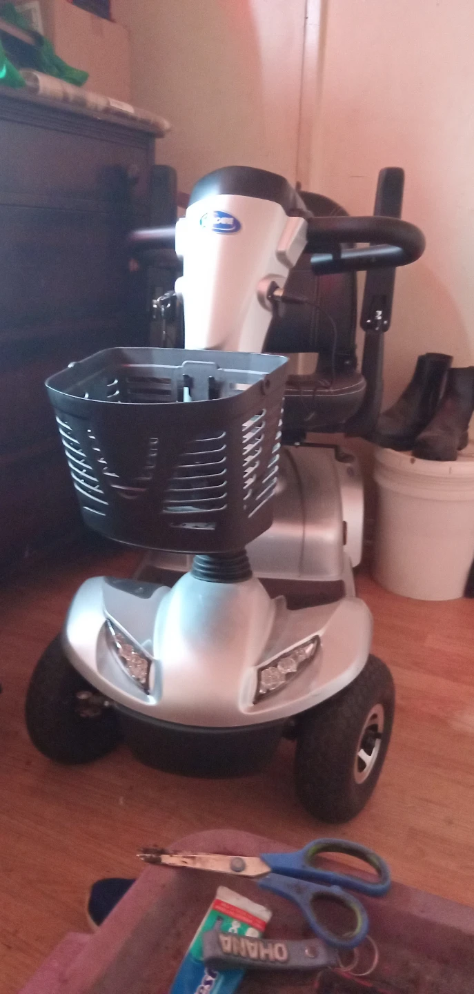 Invacare Leo Mobility Scooter - photo 2