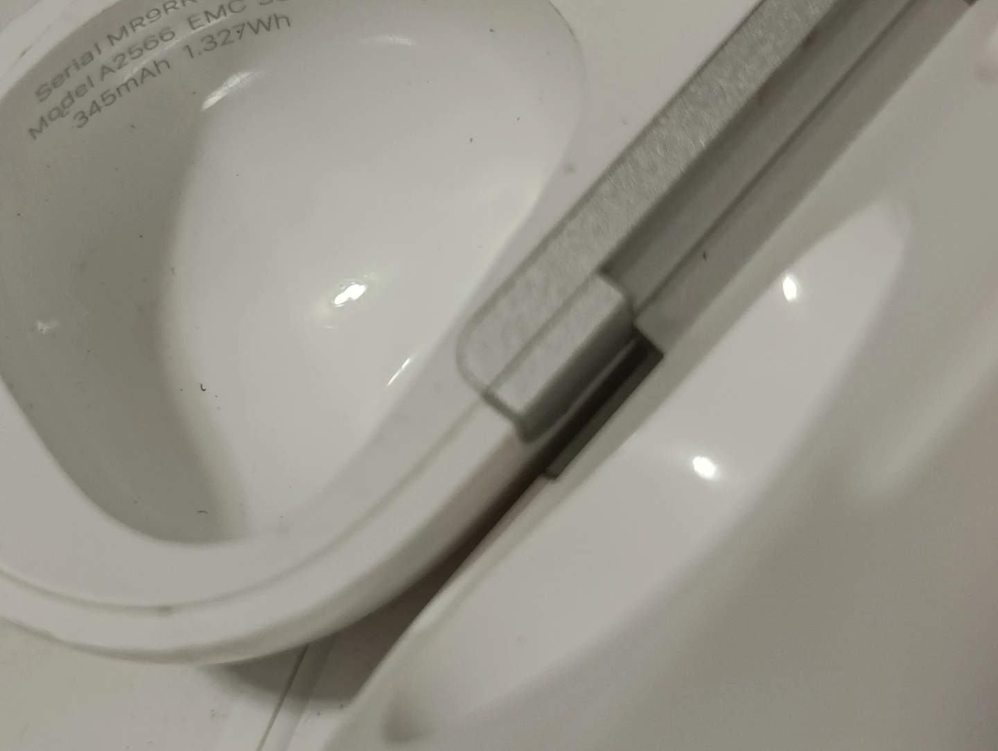 Apple AirPods 3rd - MagSafe Charging Case - photo 2