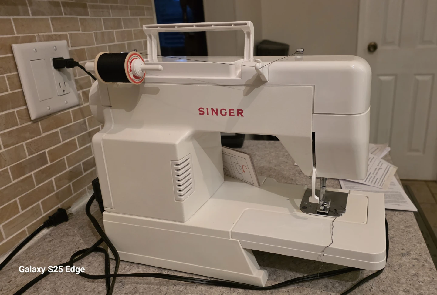 Singer 2517 Sewing Machine - photo 4