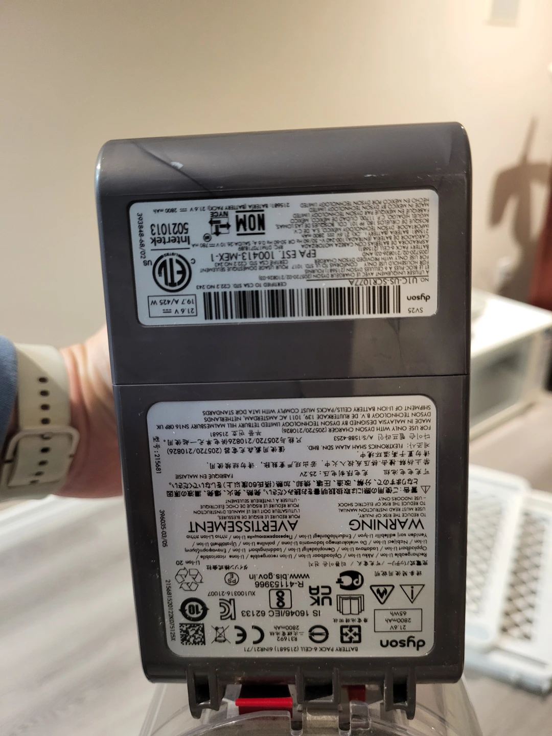 Dyson SV25 Cordless Vacuum Cleaner - photo 3
