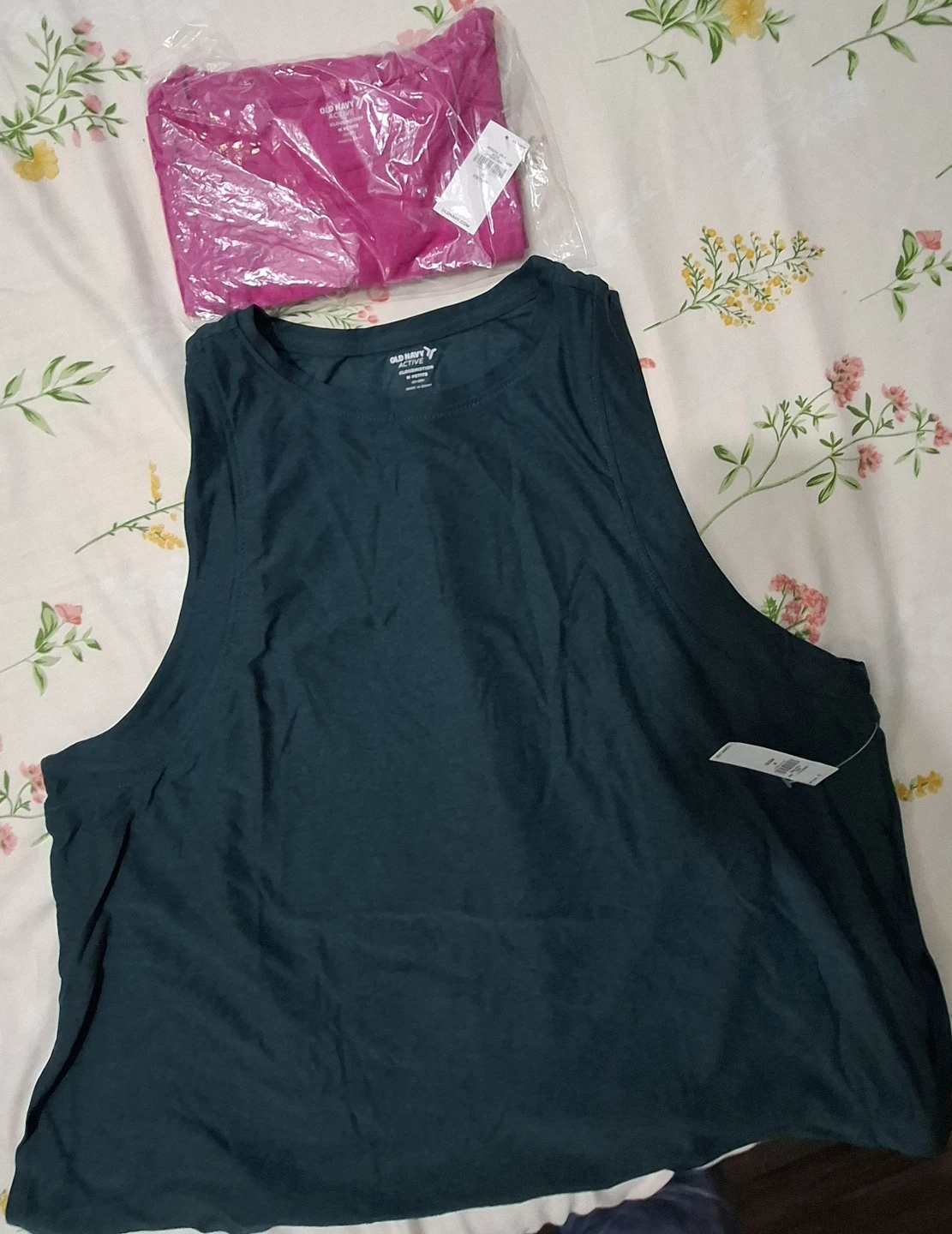 2-Old Navy Active CloudMotion Tank Tops in Green and Pink color - photo 3