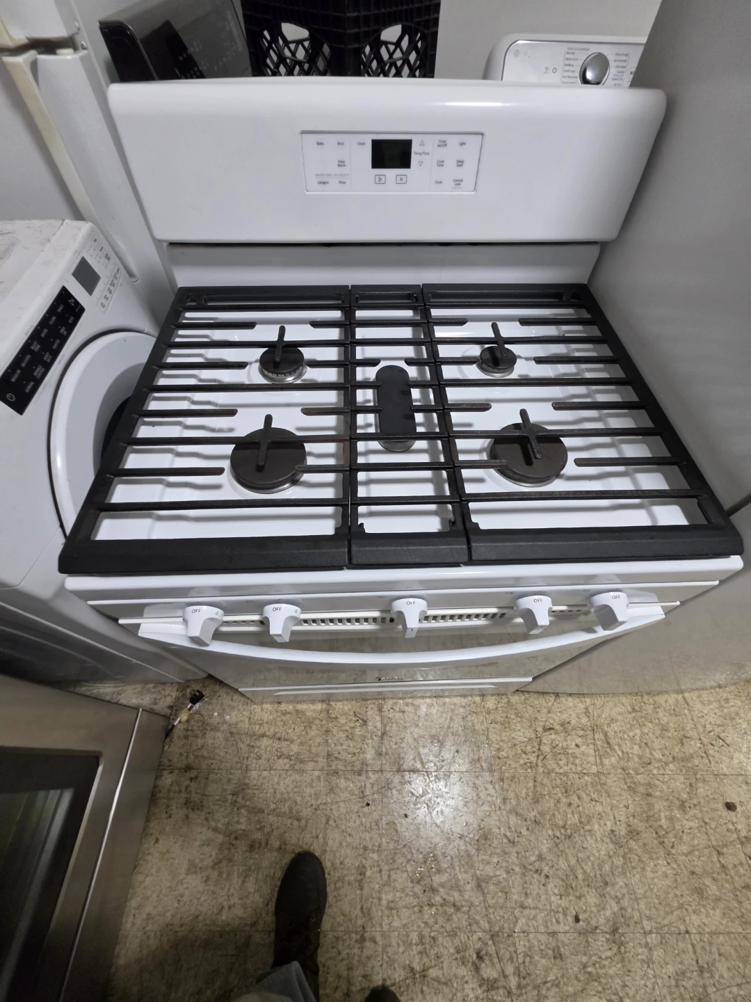 Whirlpool White Gas Range Stove and fridge - photo 3