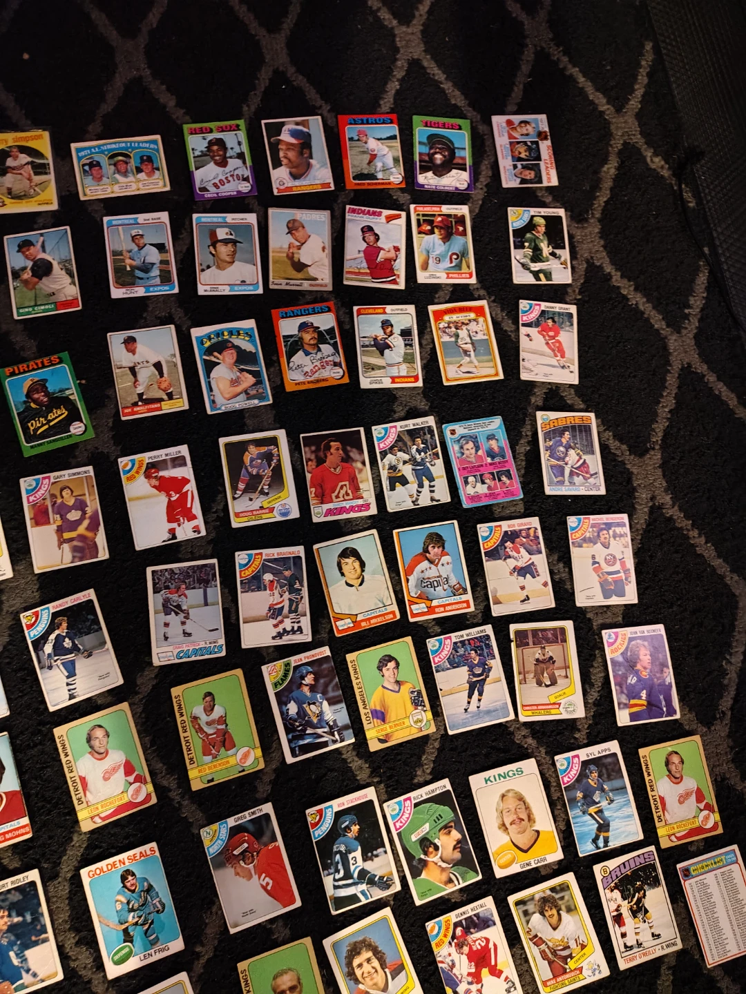 Vintage 1950s-1970s baseball and hockey cards lot of 76 - photo 5