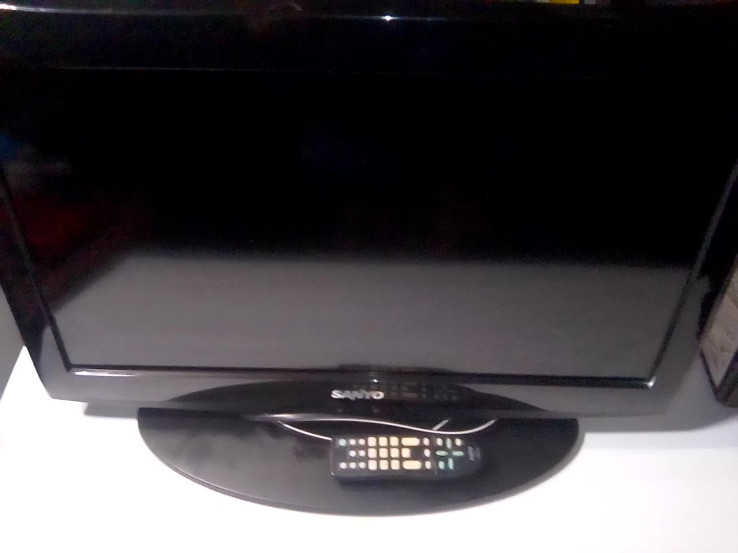25 inch Sanyo Flat Screen TV - photo 2