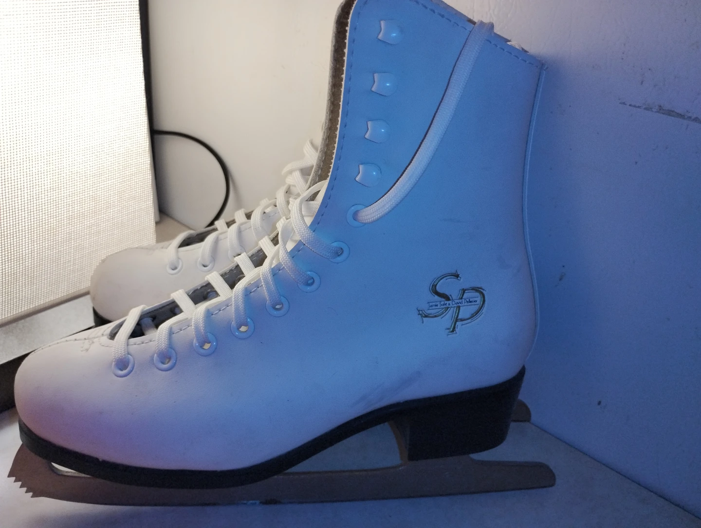 Size 3 Girls CCM Jamie Salé & David Pelletier Figure Skates - photo 2
