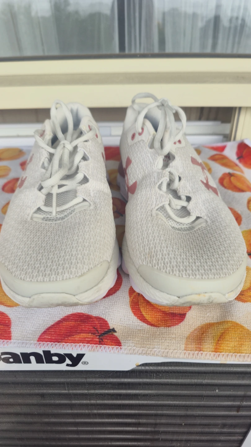 Under Armour Women's Running Shoes Size 8