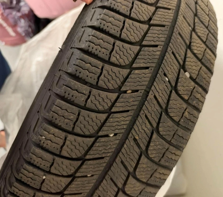 215/60/16, 5 x 114.3 Michelin X-Ice winter tires & rims. - photo 3