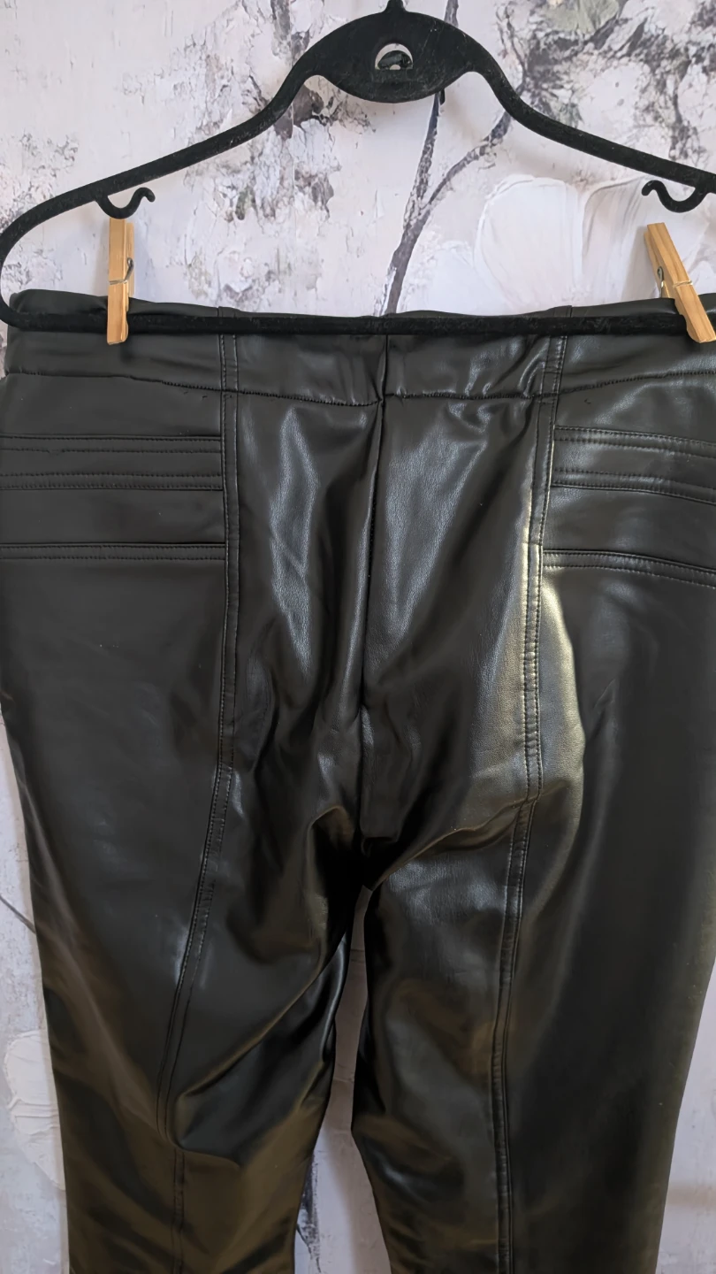 Suzy Shier black faux leather pants - photo 2
