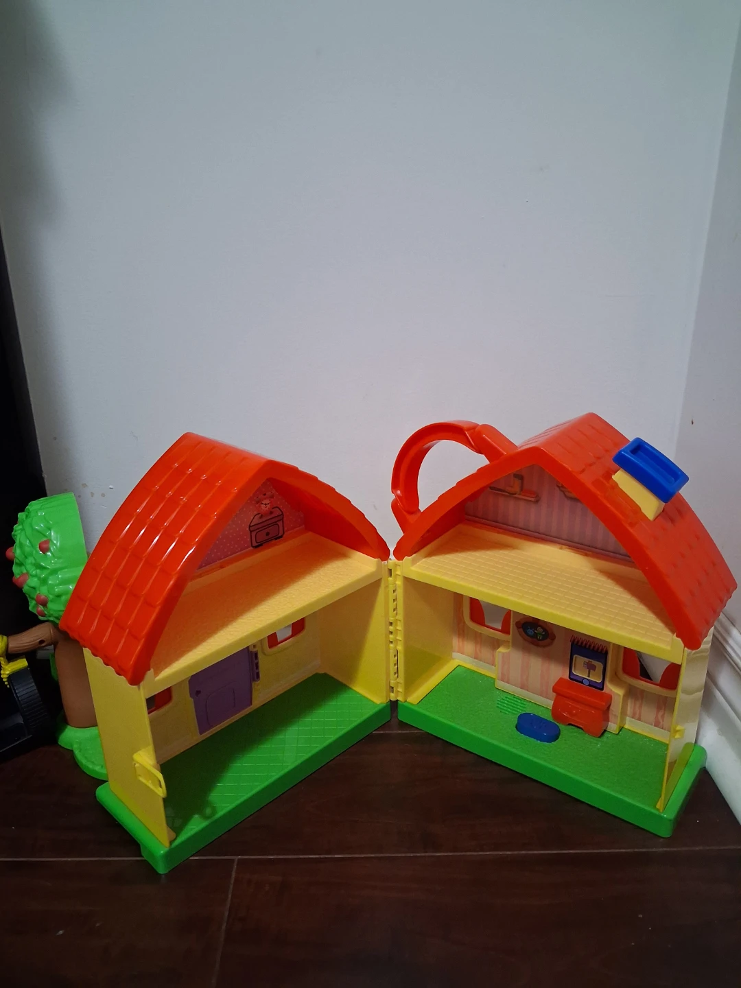 Doll House and Magnetic Letters - photo 2