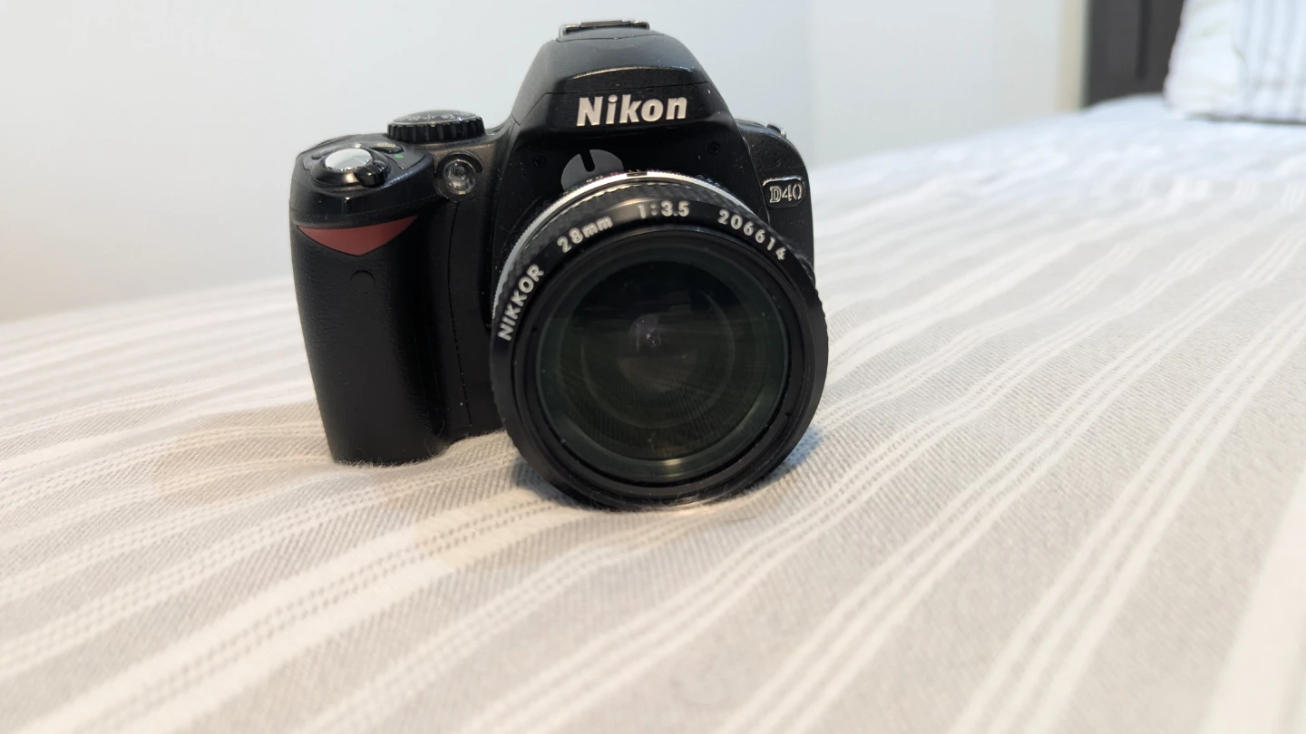 Nikon D40 DSLR Camera with Two Lenses - photo 3