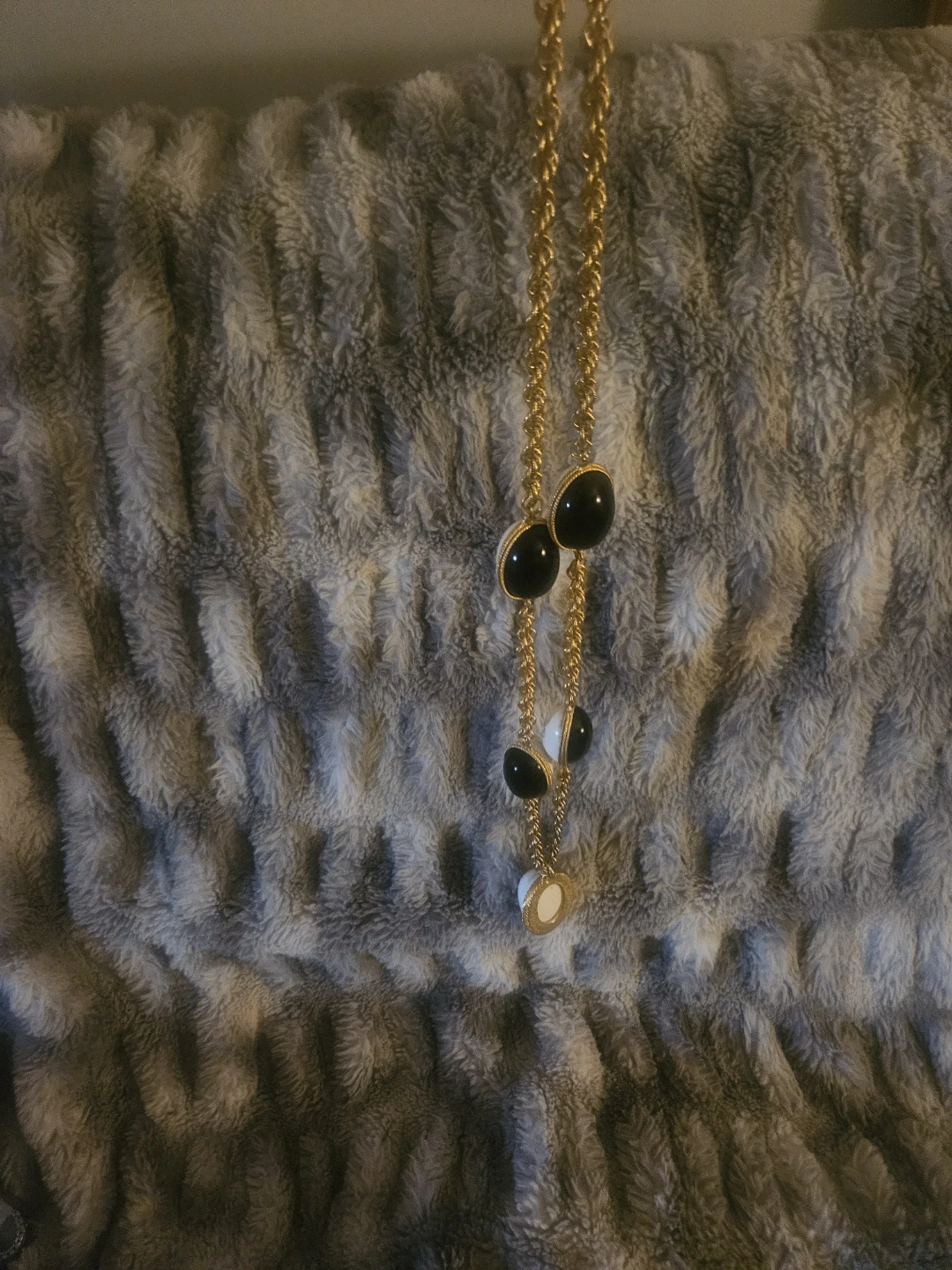 Vintage 70s-Style Gold Tone Necklace with Oval Stones