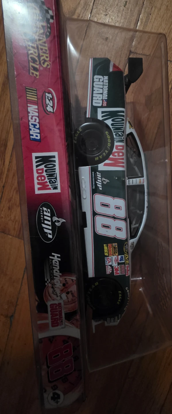 Winner's Circle 1:24 Dale Earnhardt Jr. #88 NASCAR Diecast - photo 4