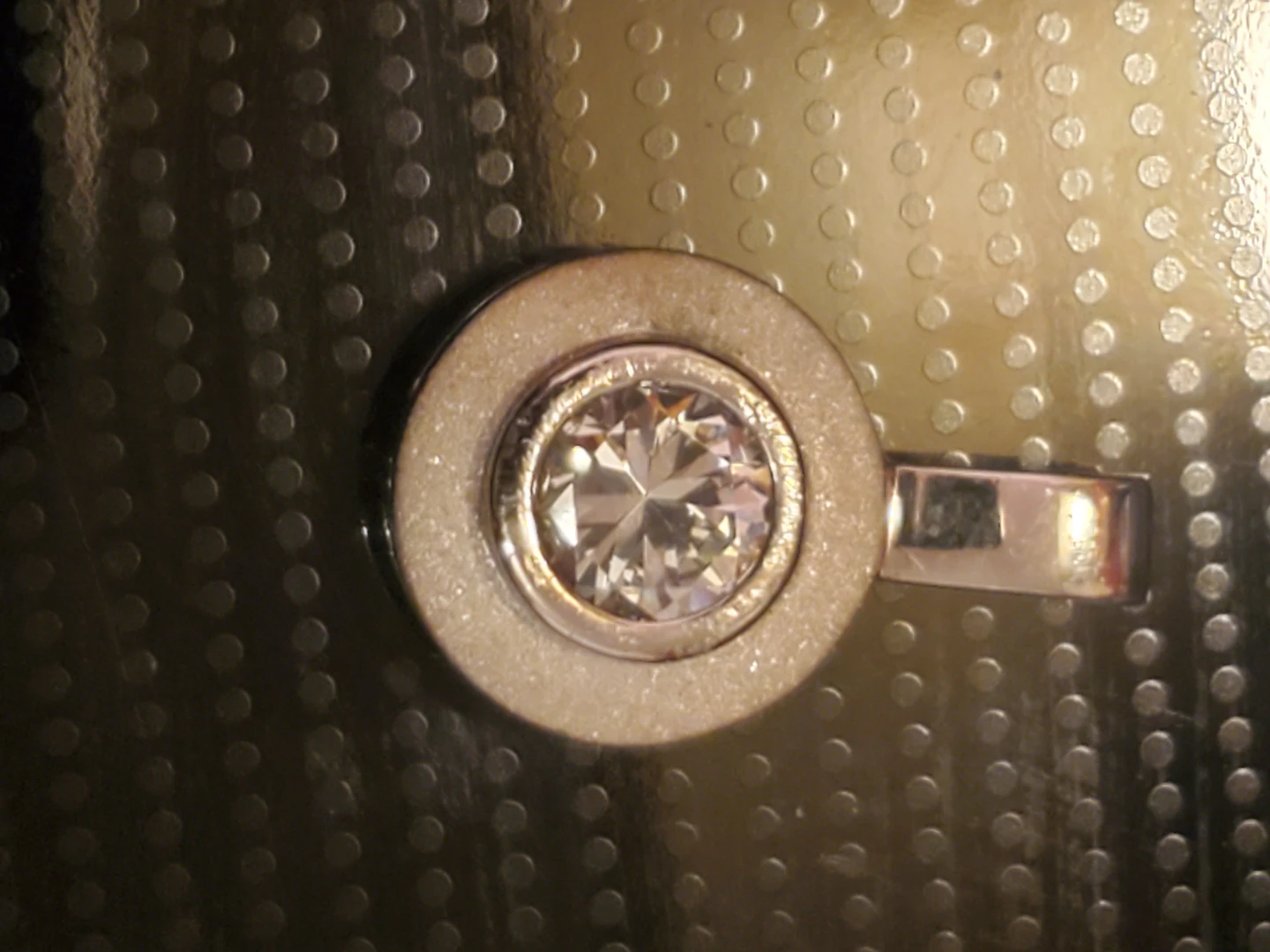 Silver pendent with zirconia