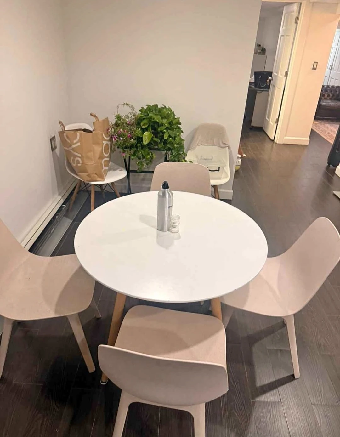 Free Almost new set Modern Round Dining Table with 4 Chairs