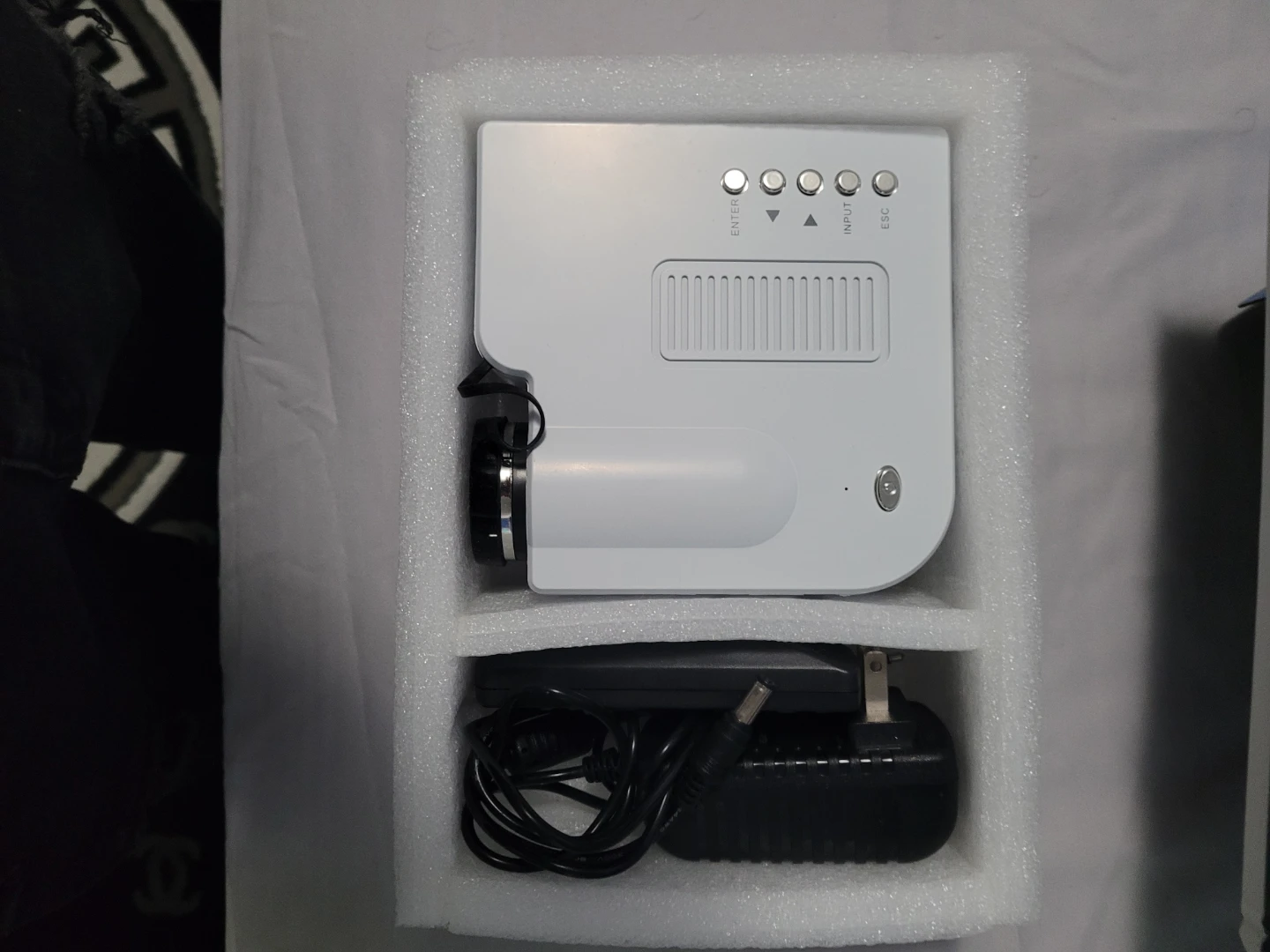 LED Projector with Remote - photo 3