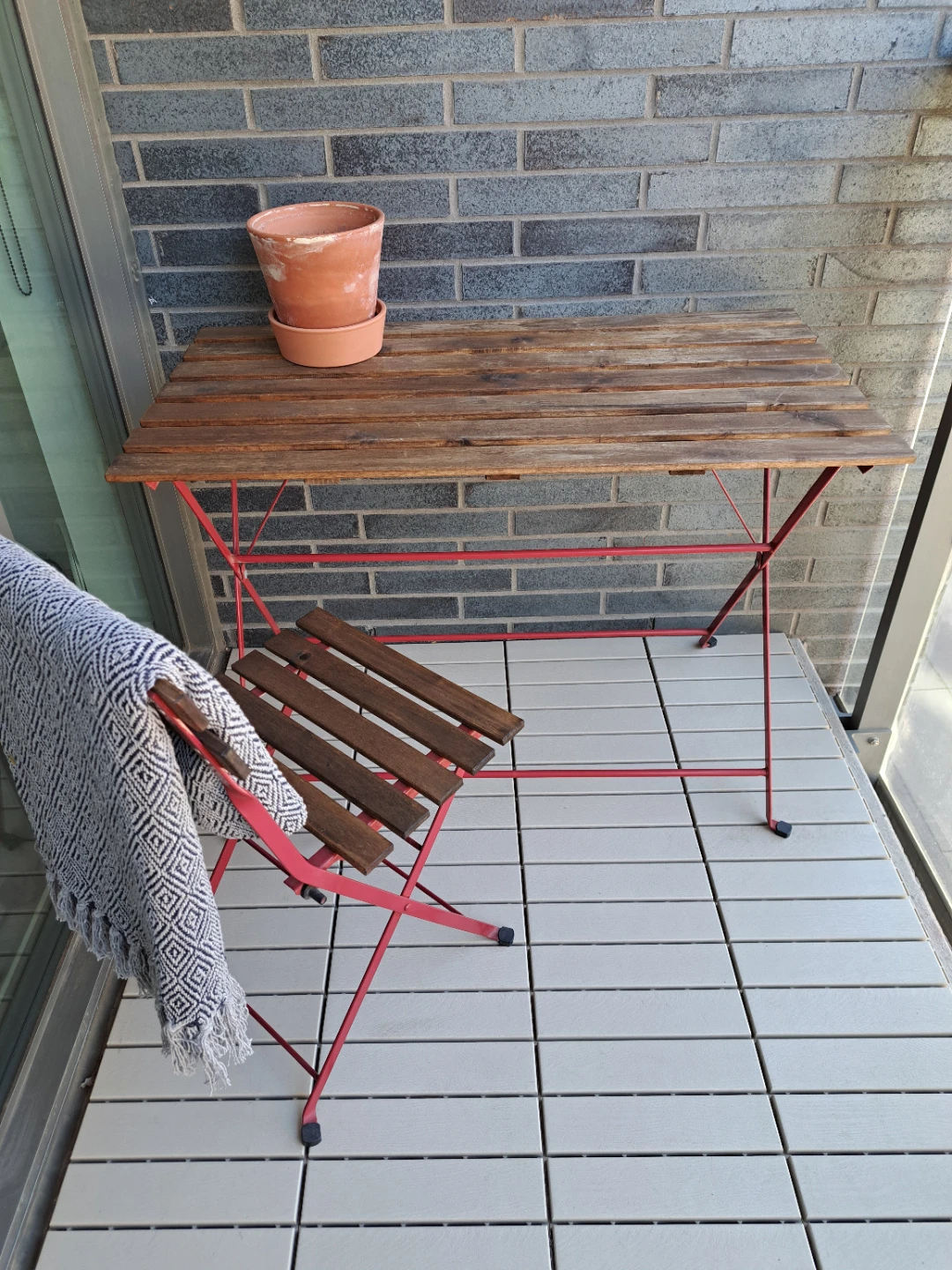 Patio table and chairs set