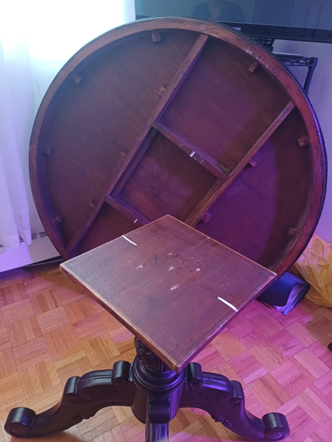 Round Mahagony Dining Table - photo 2