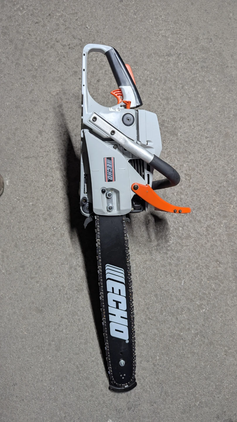 Chainsaw - photo 3