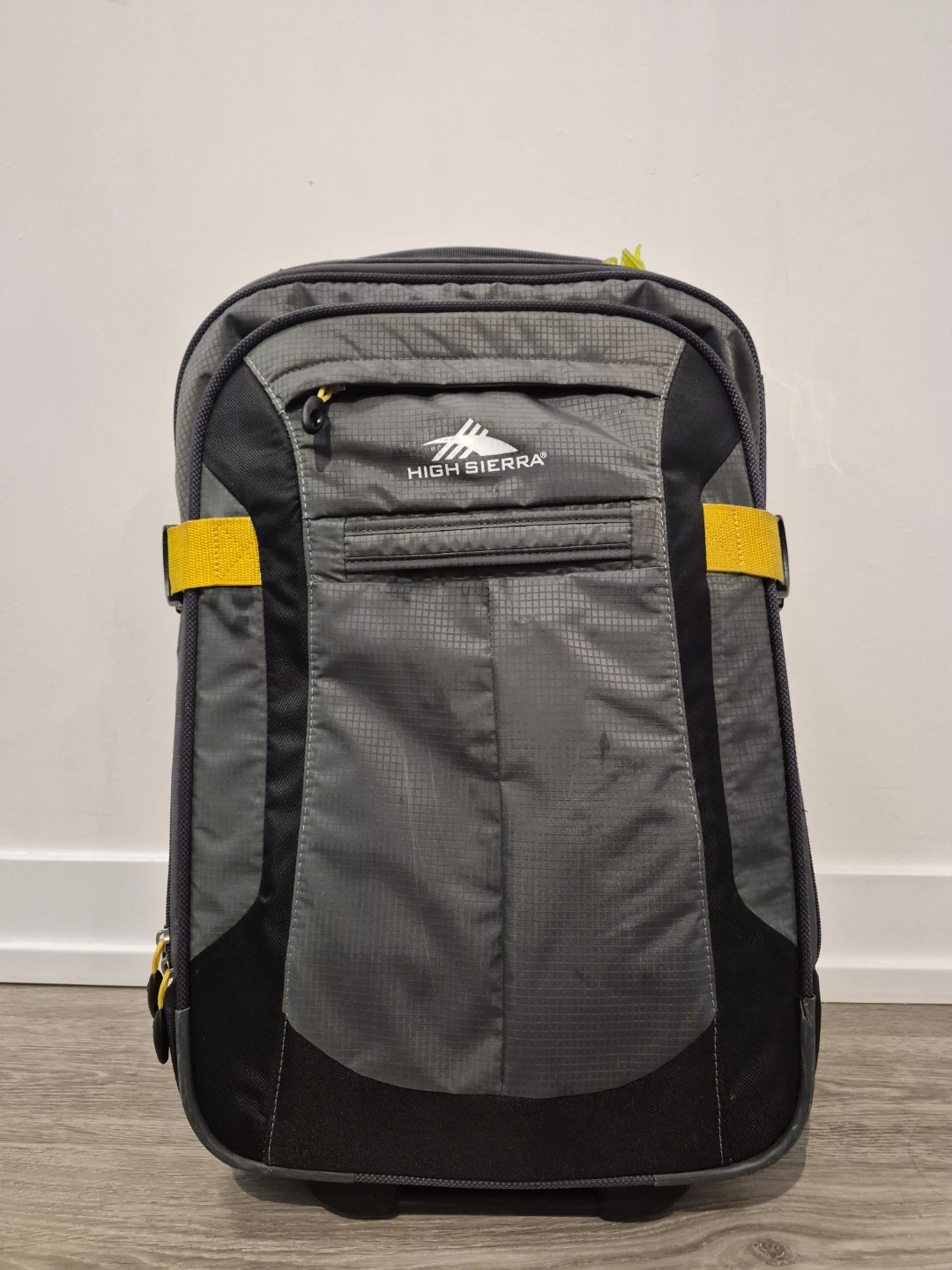 High Sierra Sportour 22 Inch Wheeled Upright Carry-on Luggage - photo 2