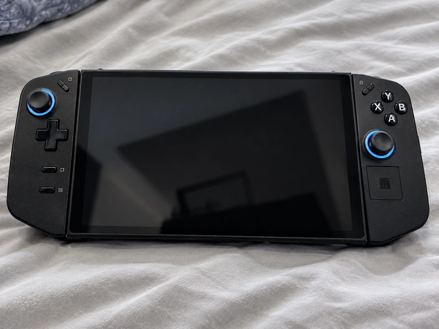 Lenovo Legion Go Handheld Gaming Console 2TB - photo 2