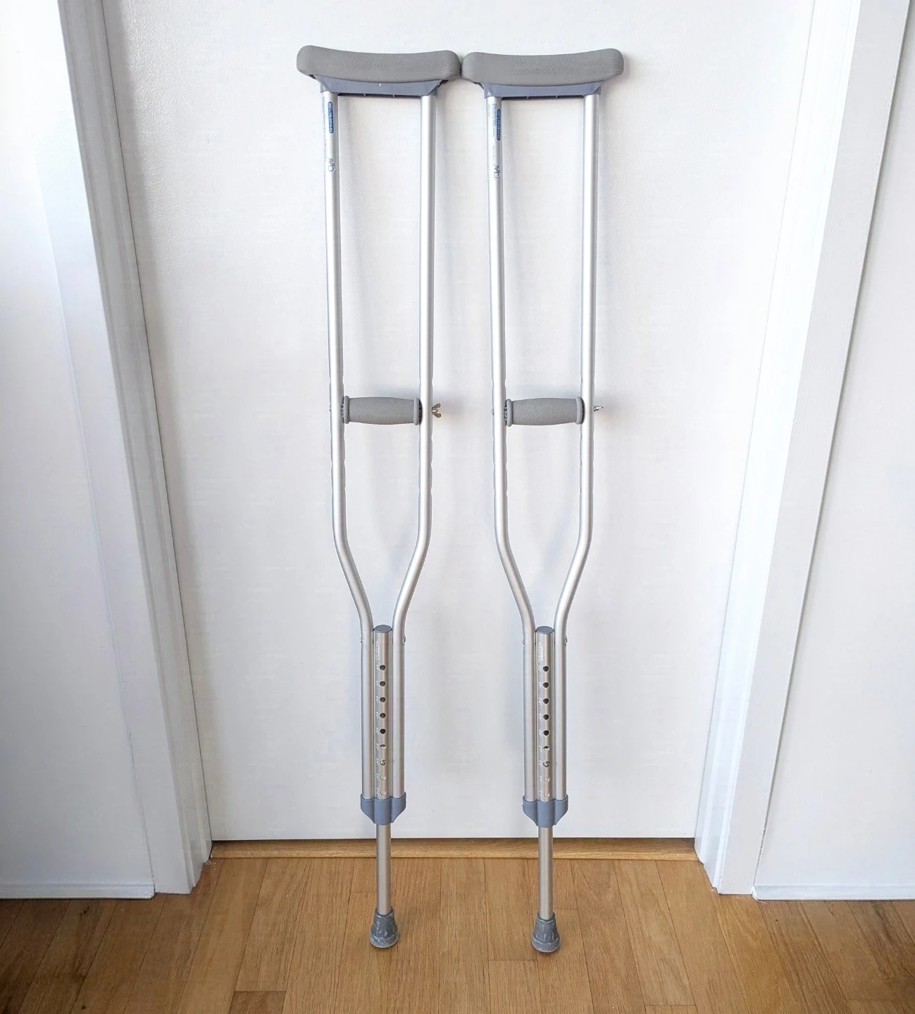 Medzah Adjustable Aluminum Crutches