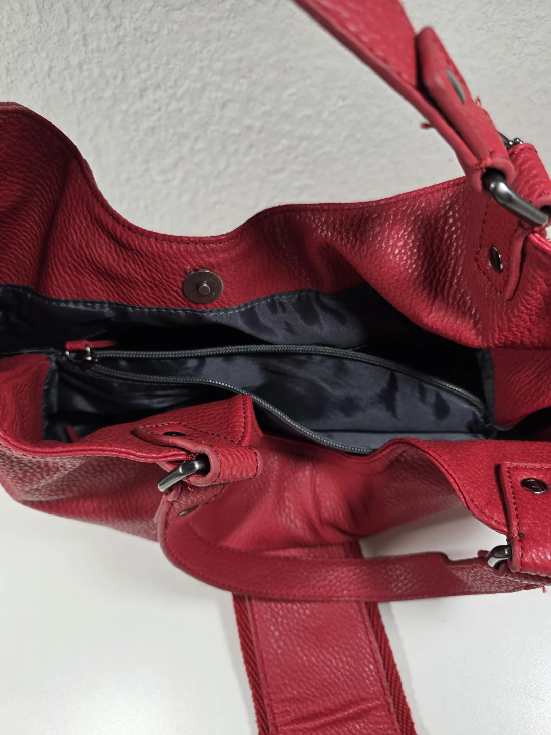 Calvin Klein Red Shoulder Bag - photo 3