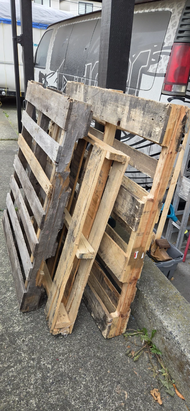 Wooden Shipping Pallets