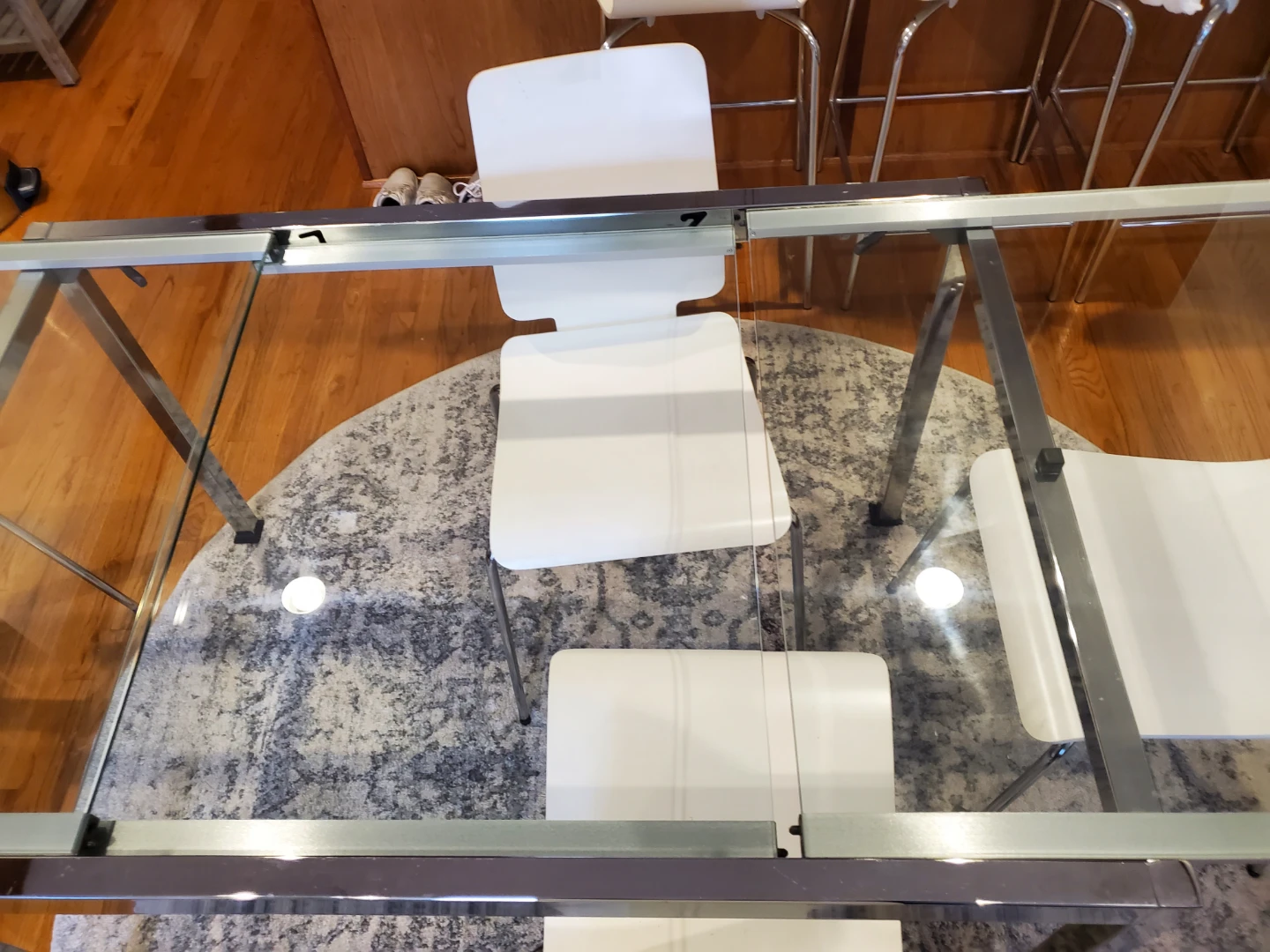 Modern glass dining table with expansion leaves - photo 4