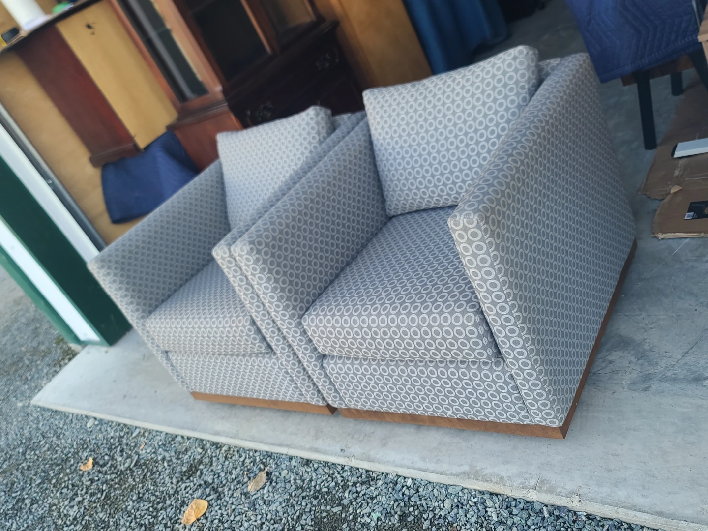 Pair of G. Romano Spin Swivel Chairs – Canadian Made - photo 2