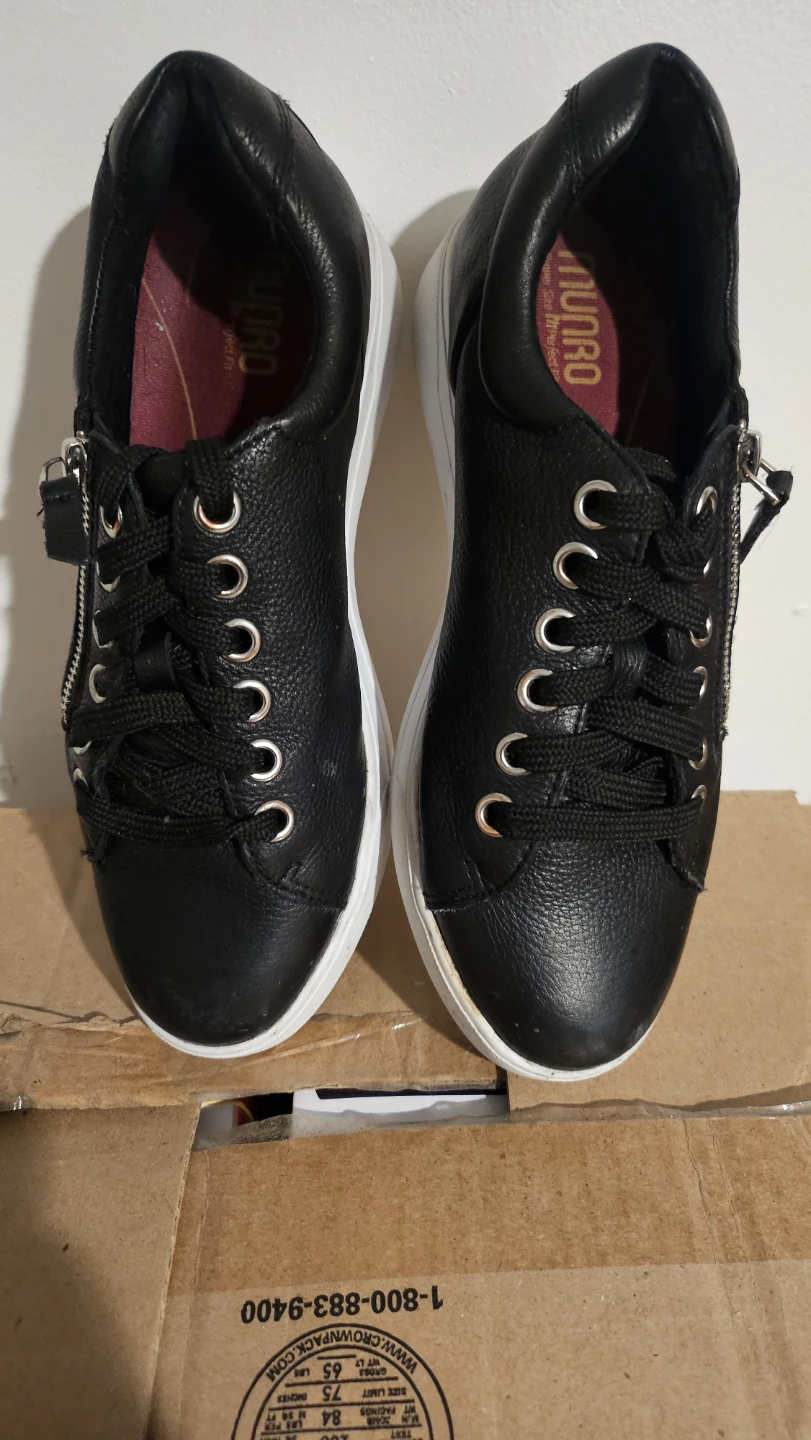 Munro black leather zipper sneakers
