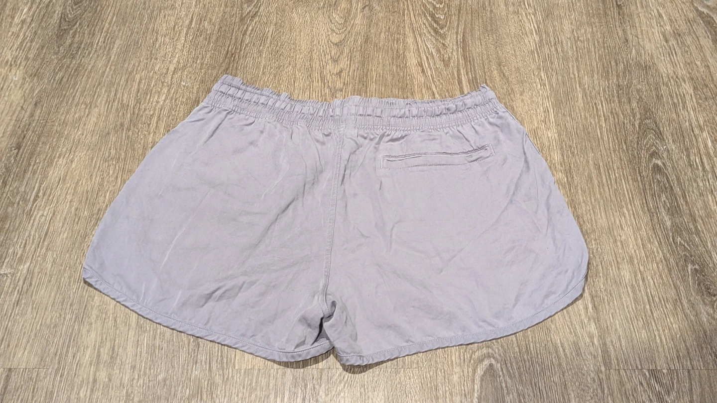 Lululemon Women's Athletic Shorts Size 8 - photo 3