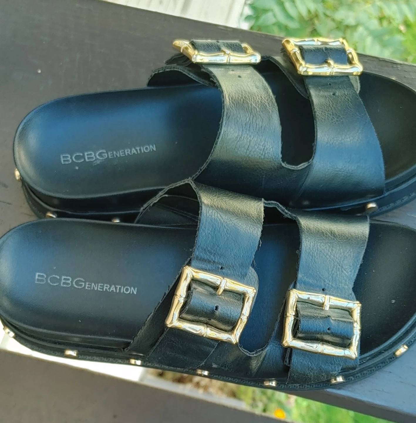 BCBGeneration black sandals with gold buckles - photo 2