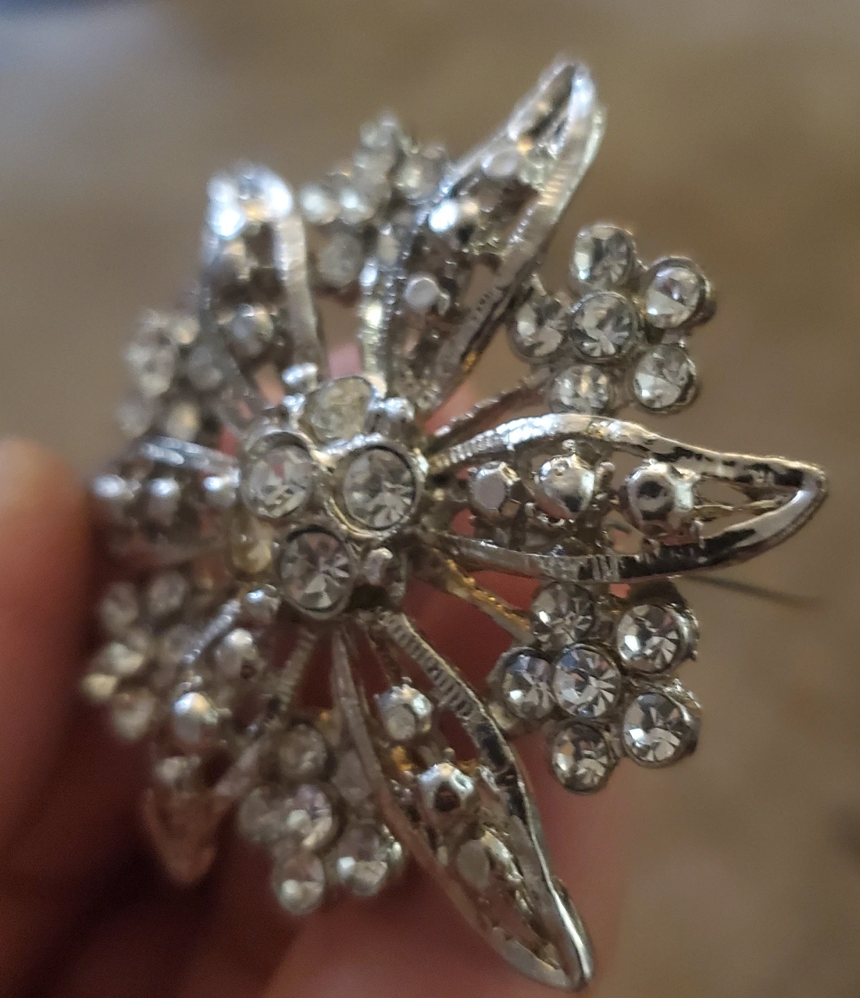 Vintage style floral rhinestone brooch - photo 2