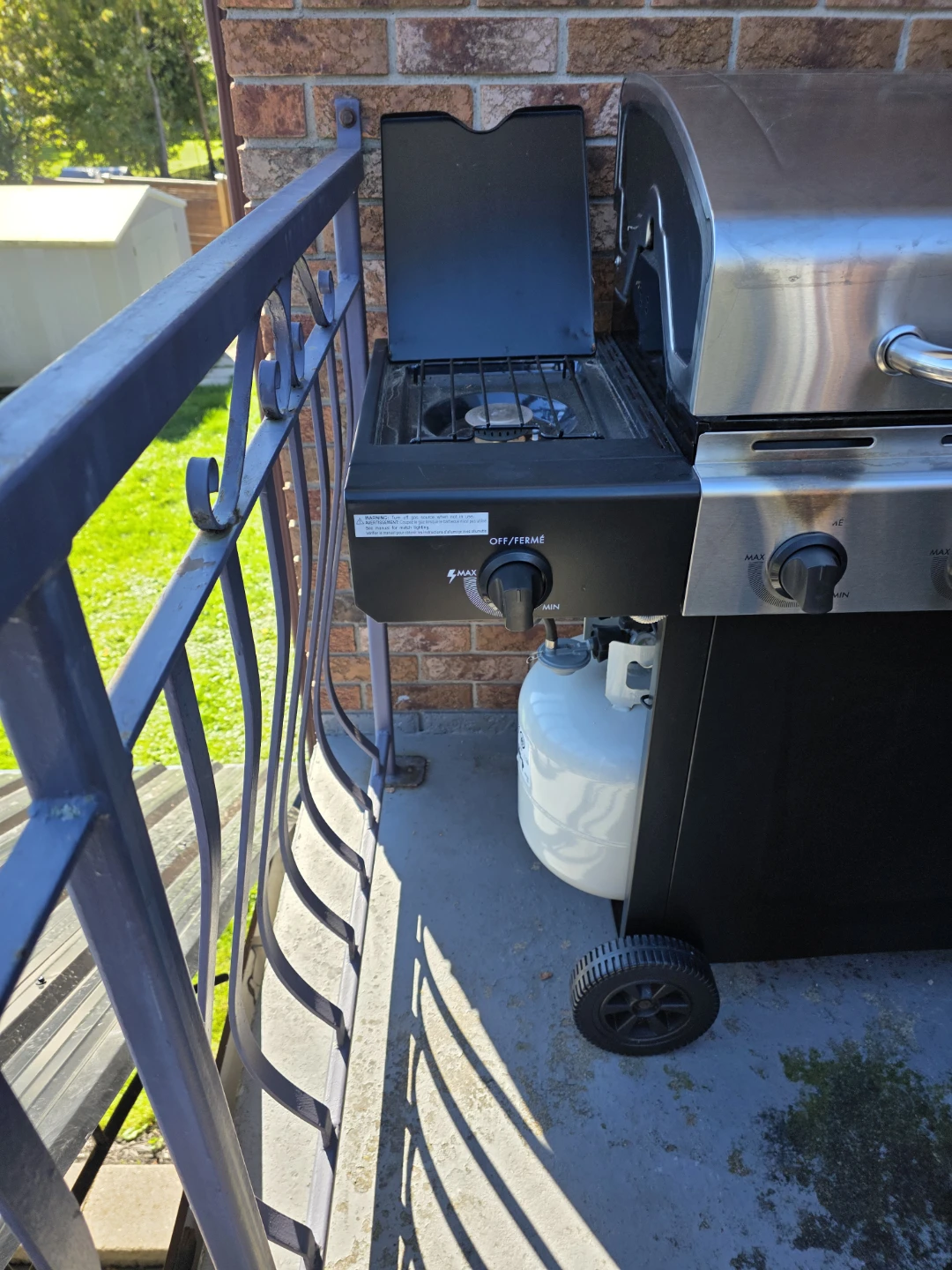 Master Chef 4-Burner Propane BBQ with Side Burner - photo 2