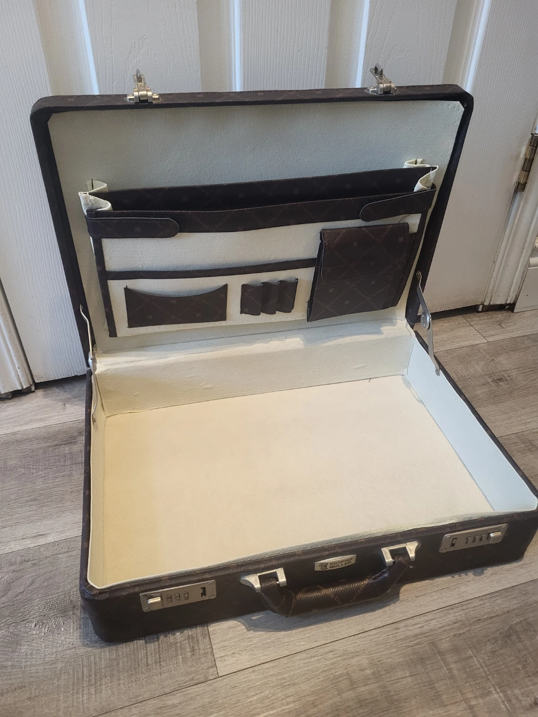 Kochtopfhaus Müller Briefcase - photo 2