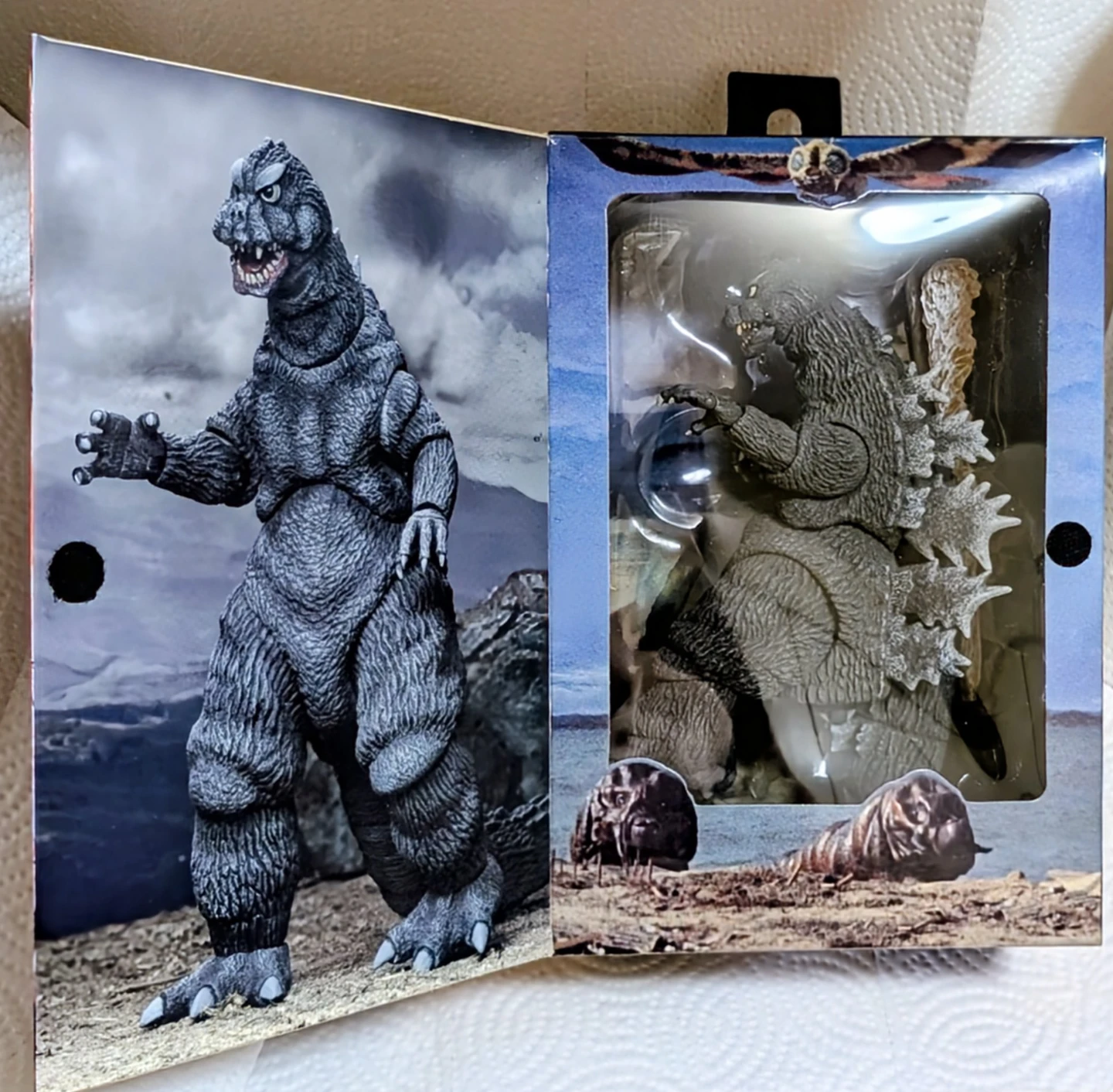 Godzilla Bandai S.H. MonsterArts  1962 Action Figure - photo 5