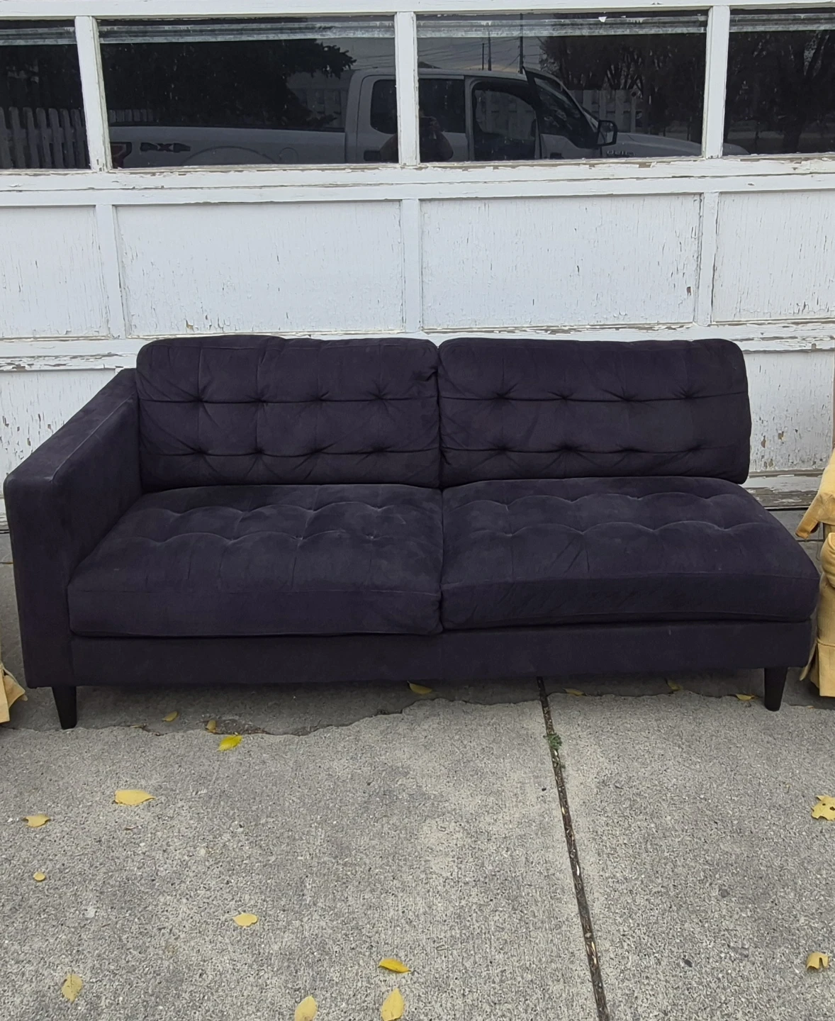 It is a standalone 3-seater modern track-arm sofa. - photo 2