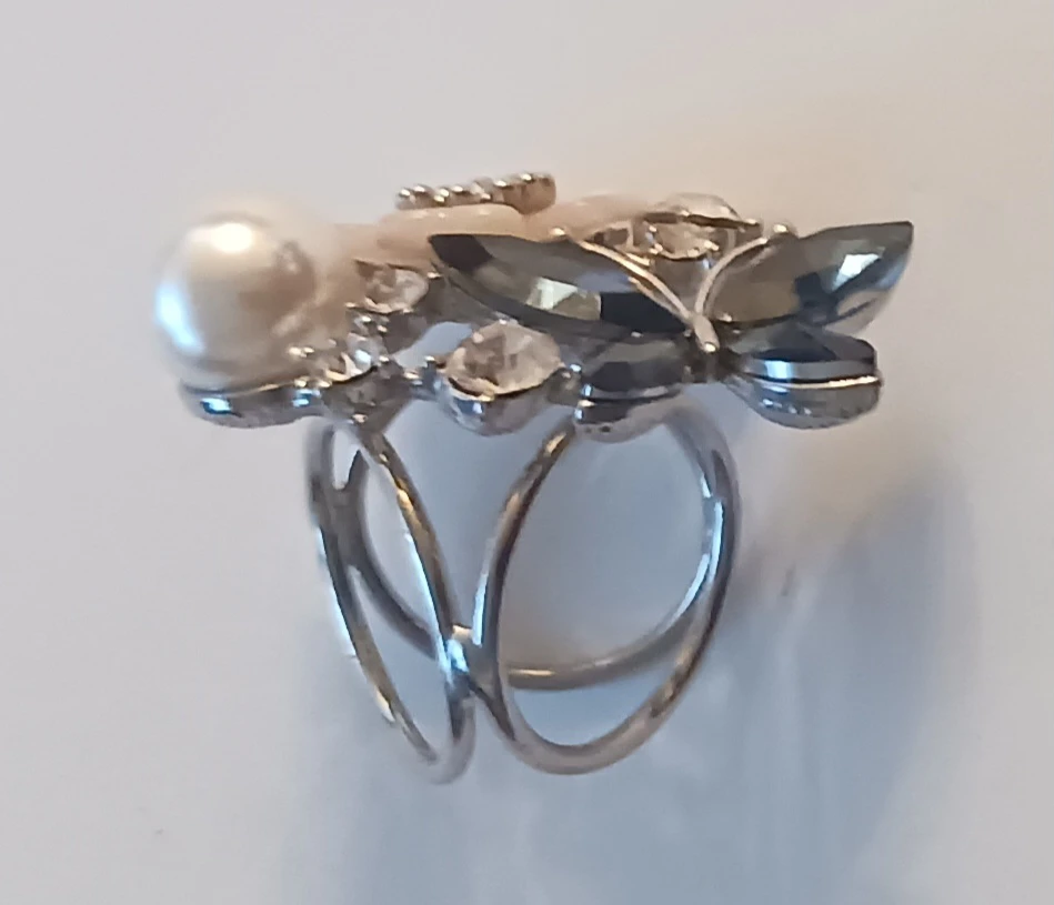 Butterfly and Pearl Statement Ring - photo 3