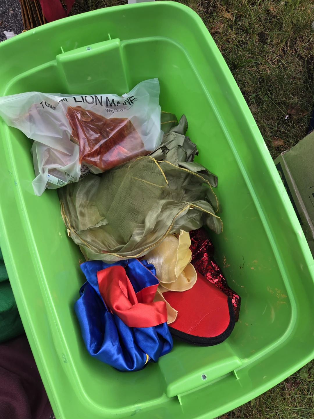 Garage sale 547 Barnes crescent - photo 3