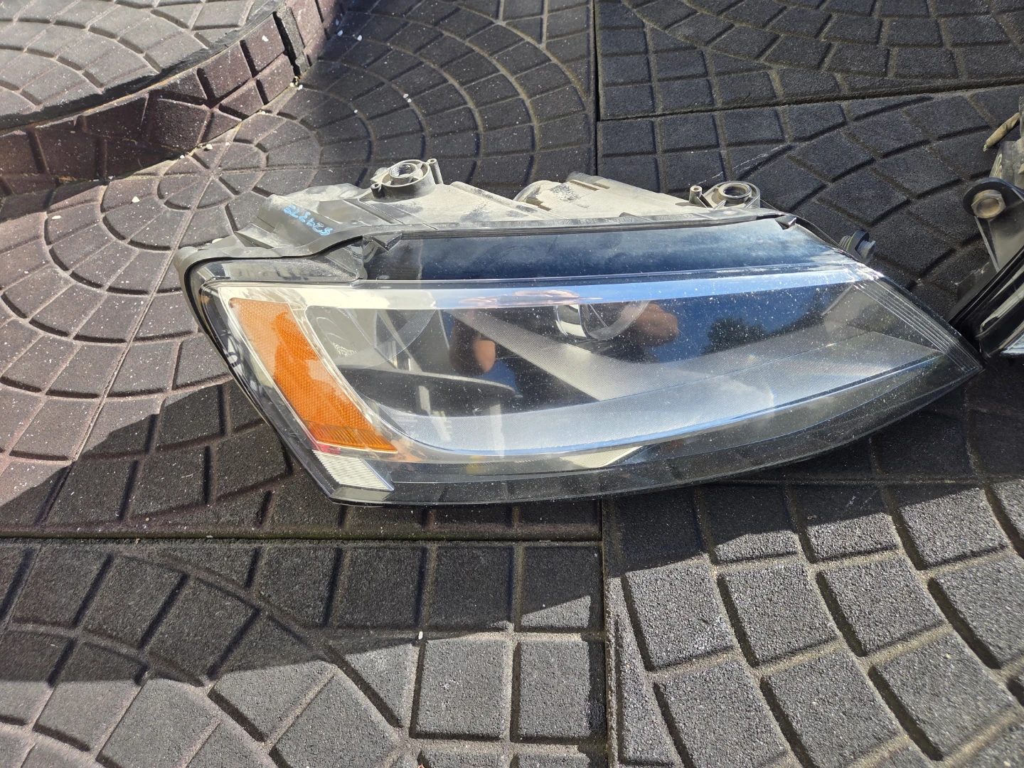 Volkswagen Jetta Headlight Assemblies 2014 - photo 3