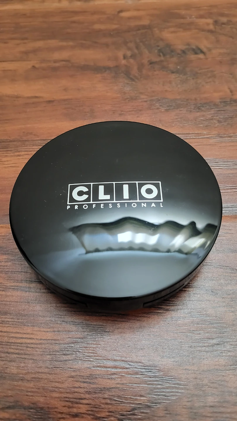 Clio Professional Powder Compact