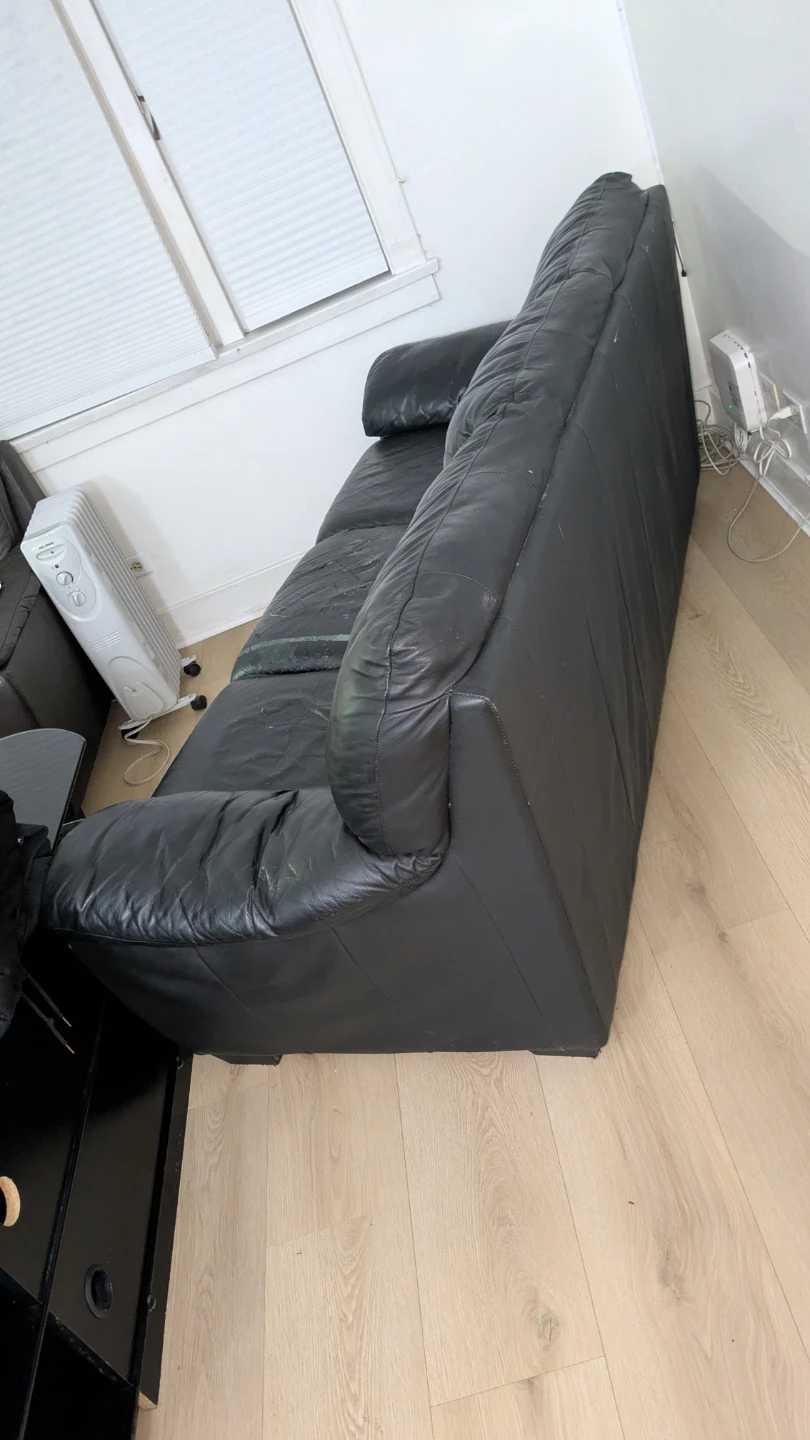 Black Three-Seater Sofa - photo 4